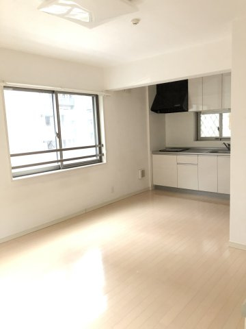 ジュネス赤坂丹後坂の居間・リビング