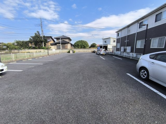 サン　フォレスタの駐車場