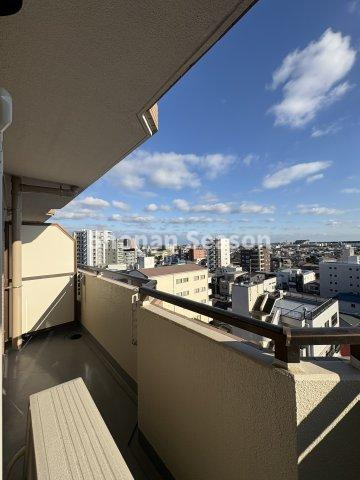 【バルコニー】 | 晴れた日には相模湾が遠望できるバルコニー◎
洗濯物も気持ちよく乾きますよ♪