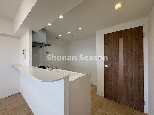 【キッチン】 | キッチンはカウンター付き◎
配膳＆後片付けもスムーズに行えますよ♪