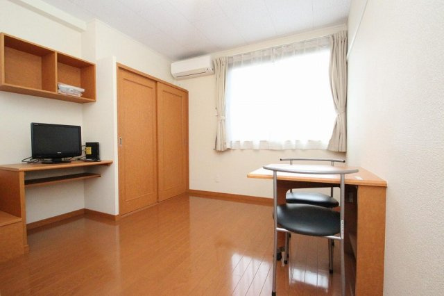 レオパレスクレオの居間・リビング|101号・102号は配置や広さが異なります