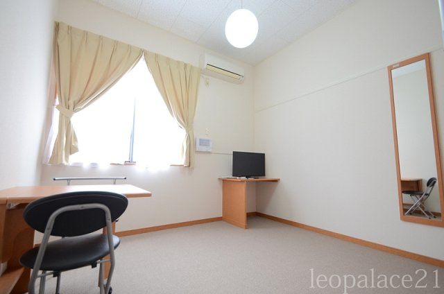 レオパレス山川東の居間・リビング|設備・使用は号室により異なる為、現況を優先致します。