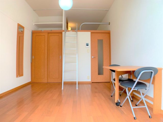 レオパレス岩井の居間・リビング|設備・仕様は号室により異なる為、現況を優先致します。
