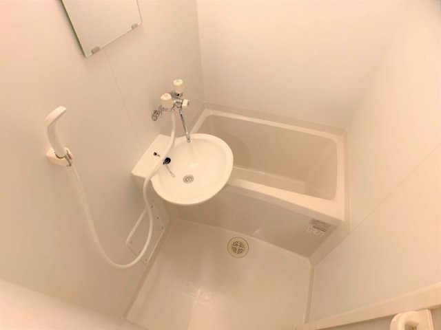 レオパレス岩井の浴室|設備・仕様は号室により異なる為、現況を優先致します。