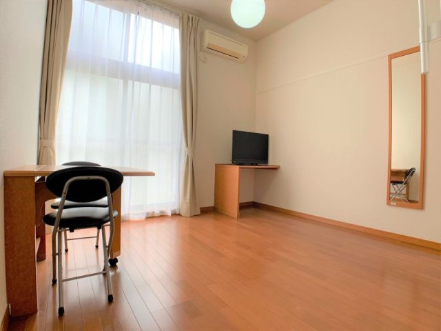 レオパレス岩井の居間・リビング|設備・仕様は号室により異なる為、現況を優先致します。