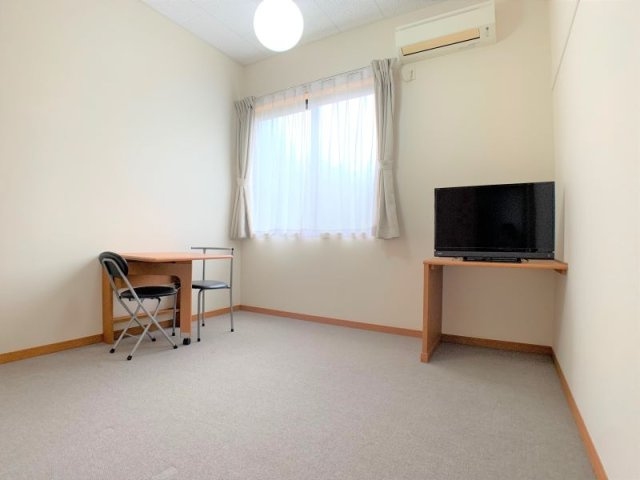 レオパレス岩井の居間・リビング|設備・仕様は号室により異なる為、現況を優先致します。