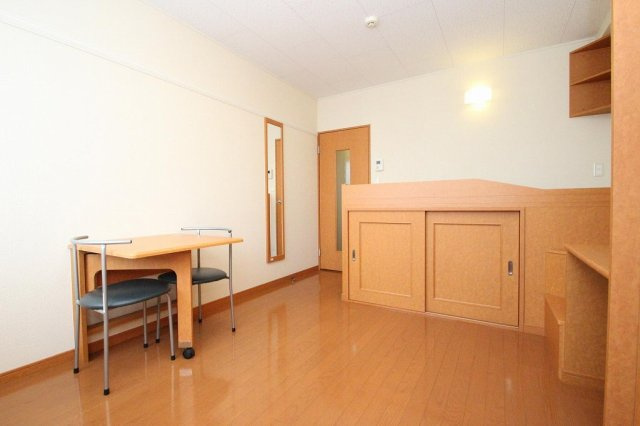 レオパレスクレオの居間・リビング|101号・102号は配置や広さが異なります