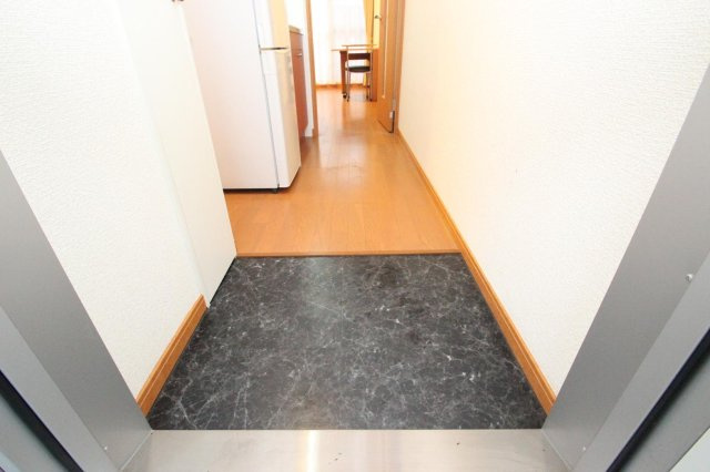 レオパレスクレオの玄関|収納もある玄関です