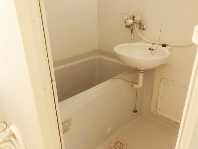 レオパレスマウンドの浴室|日々の疲れを癒すお風呂付です