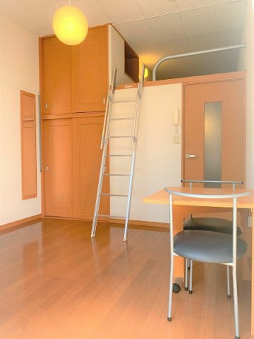 レオパレスアプリコット・インの居間・リビング|設備・使用は号室により異なる為、現況を優先致します。