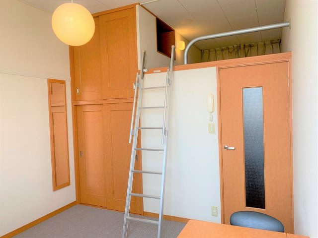 レオパレスアプリコット・インの居間・リビング|設備・使用は号室により異なる為、現況を優先致します。