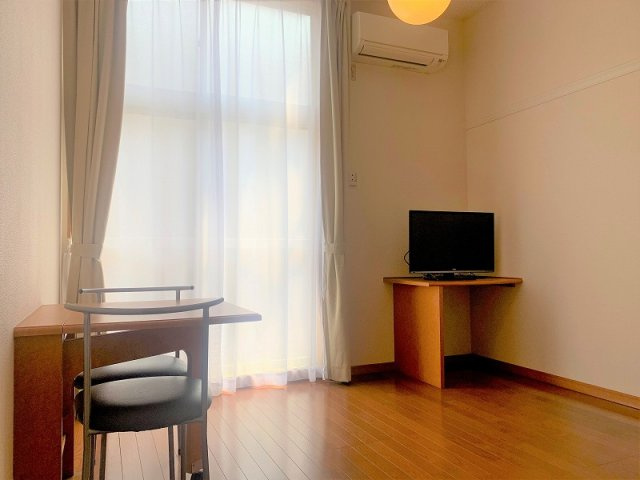 レオパレスアプリコット・インの居間・リビング|設備・使用は号室により異なる為、現況を優先致します。