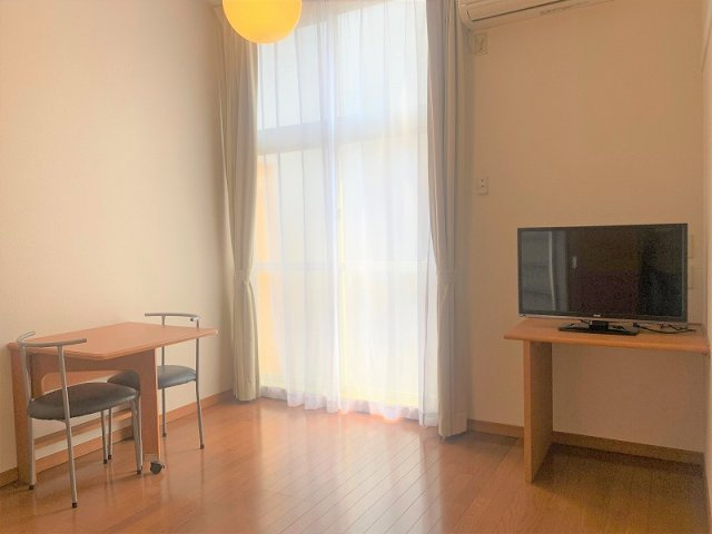 レオパレスアプリコット・インの居間・リビング|設備・使用は号室により異なる為、現況を優先致します。