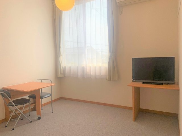 レオパレスアプリコット・インの居間・リビング|設備・使用は号室により異なる為、現況を優先致します。