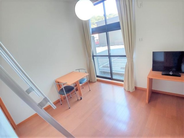 レオパレスルアンパバーンの居間・リビング|こちらの居間で趣味の時間をお楽しみください