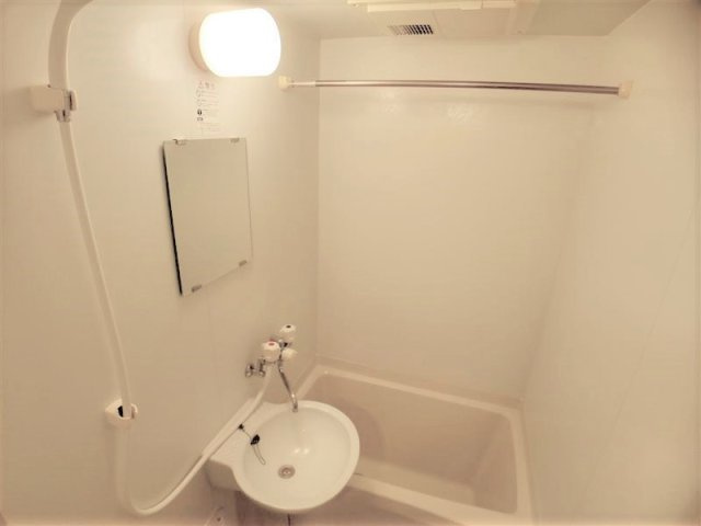 レオパレスルアンパバーンの浴室|設備・仕様は号室により異なる為、現況を優先致します。