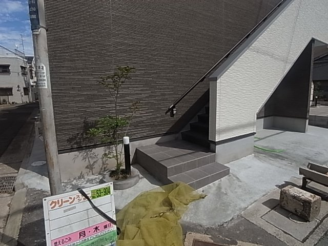 神戸市長田区野田町９丁目のアパートのエントランス