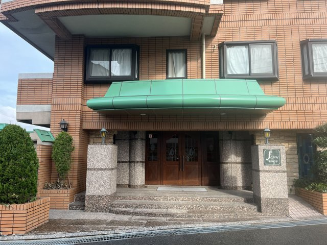 ジェイシティ道後石手のエントランス