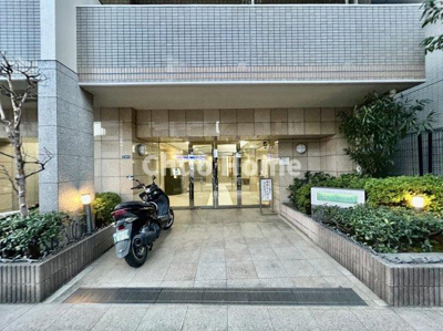 【エントランス】 | アリュージュ南千住 | 【エントランス】マンションのエントランスは、その物件の印象を決める、顔とも言える場所です。毎日通る場所ですからきれいなのが一番です。