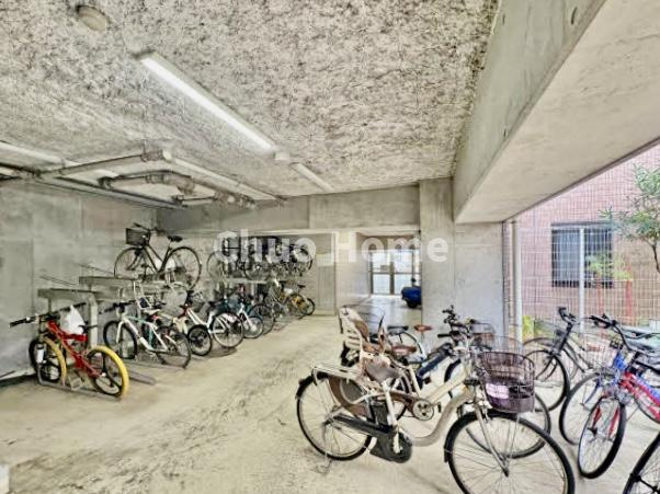 アリュージュ南千住の駐輪場|【自転車置き場】最新の空き状況や費用などの詳細は担当スタッフまでお問い合わせください。