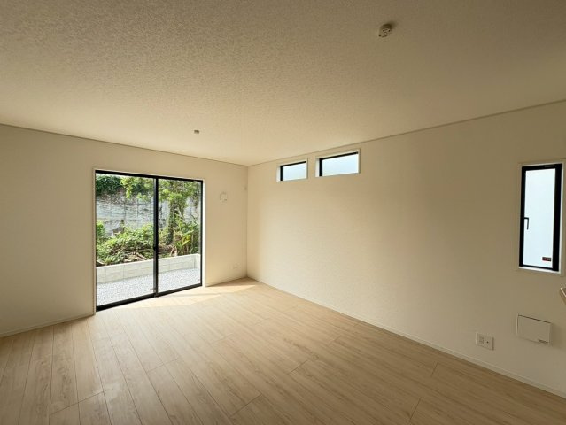 ♥♥糸満市福地第2－②号棟（全4棟）の居間・リビング