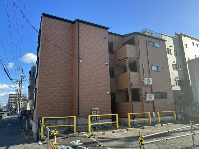 横須賀市衣笠栄町１丁目のアパートの外観