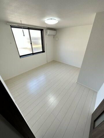 横須賀市衣笠栄町１丁目のアパートの居間・リビング