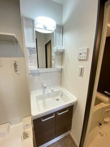 横須賀市衣笠栄町１丁目のアパートの洗面所