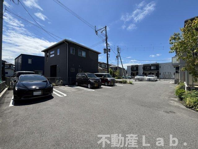 シャーメゾン ルピナスの駐車場