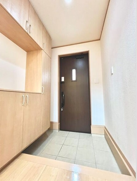 柏森字御字神戸建の玄関