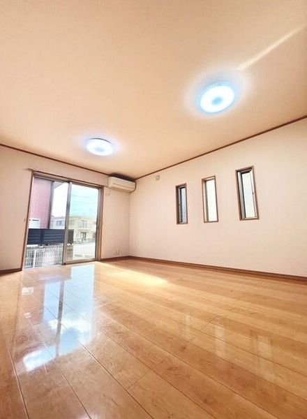 柏森字御字神戸建の居間・リビング