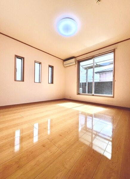 柏森字御字神戸建の居間・リビング