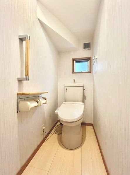 柏森字御字神戸建のトイレ