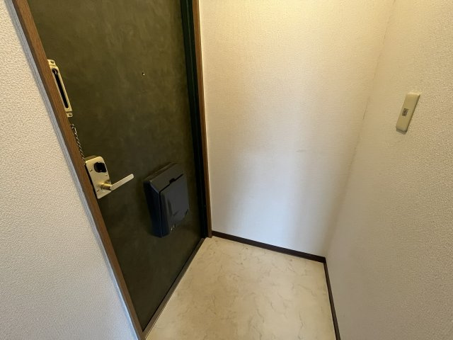 メゾンドハルカの玄関