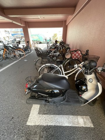 コーポグランディールの駐車場