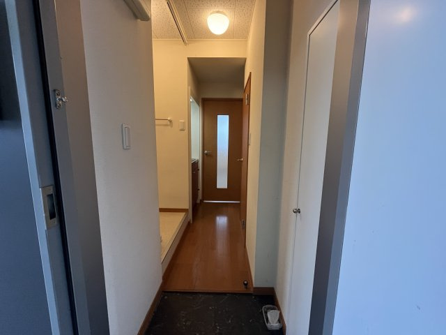 レオパレスナカトミの玄関