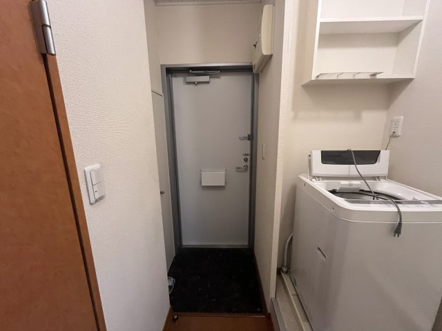 レオパレスナカトミの玄関