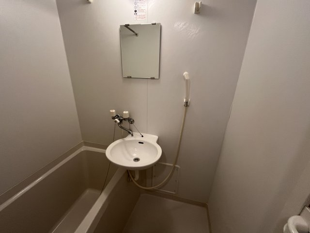 レオパレスナカトミの浴室