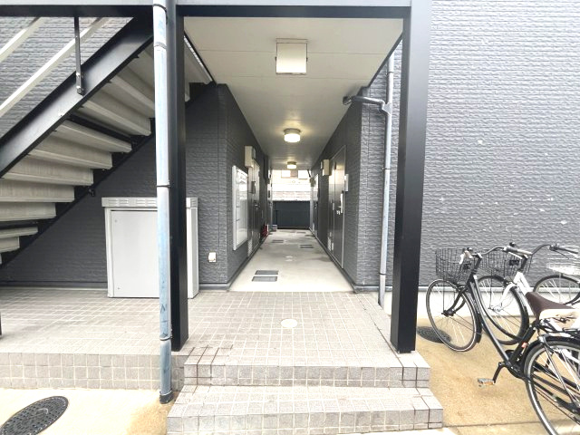 レオパレスナカトミのエントランス