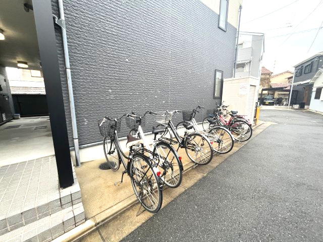 レオパレスナカトミの駐車場