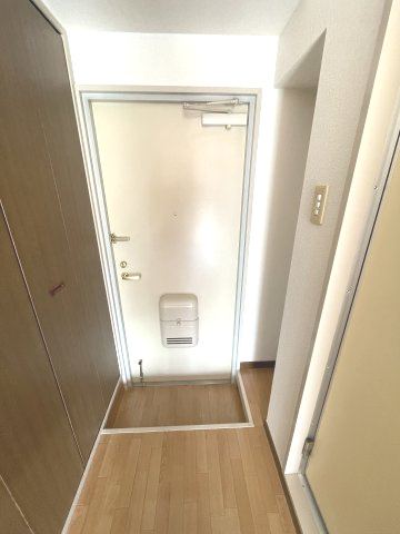 末広マンションの玄関