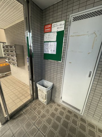 末広マンションのエントランス