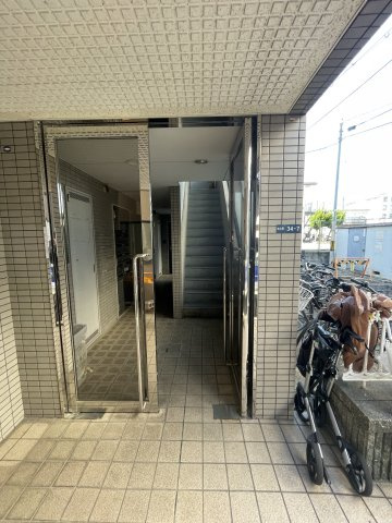 末広マンションのエントランス