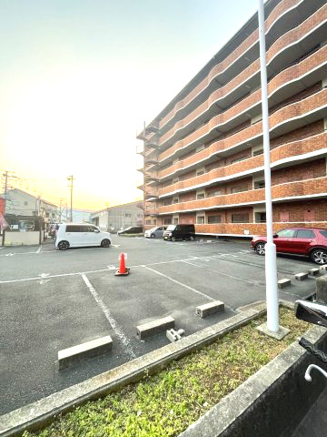 ピュアネスDoiの駐車場