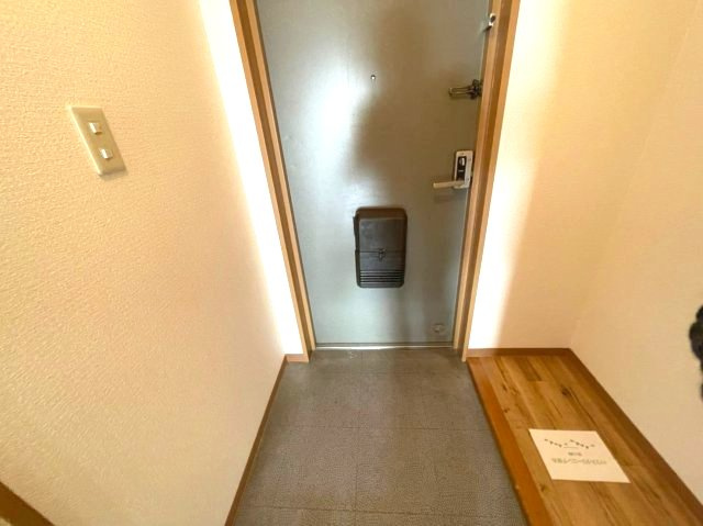 クレセントOSⅡの玄関