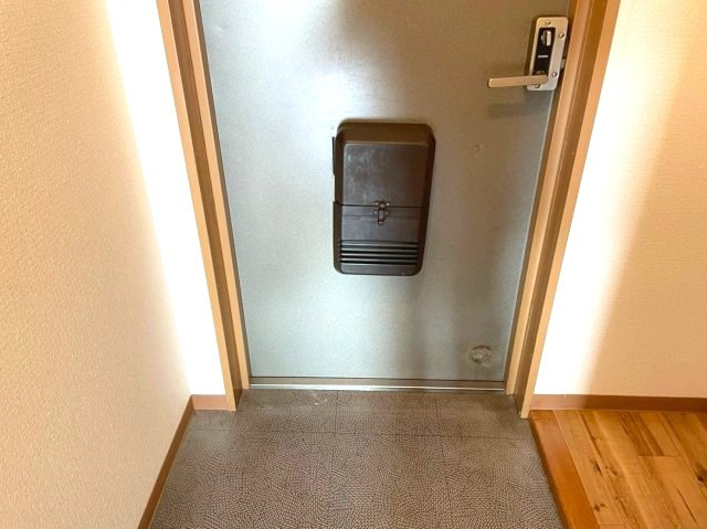 クレセントOSⅡの玄関