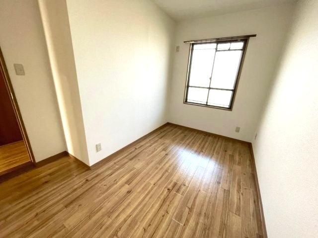 クレセントOSⅡの洋室