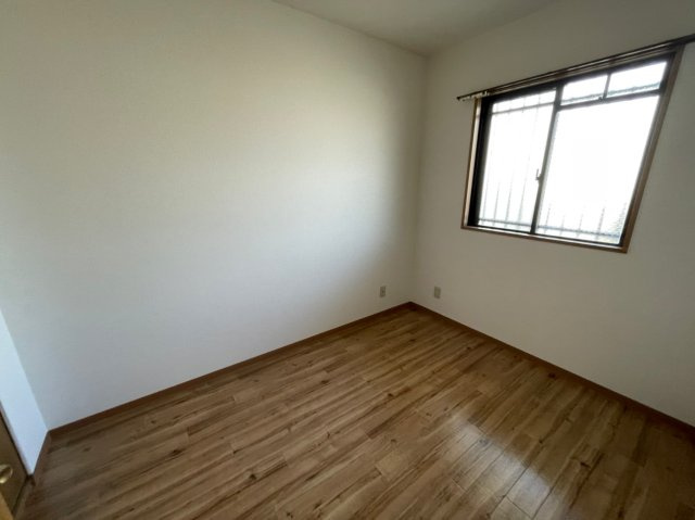 クレセントOSⅡの洋室