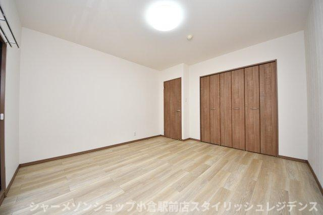 ペルル企救丘２番館の居間・リビング