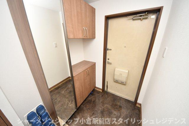 ペルル企救丘２番館の玄関